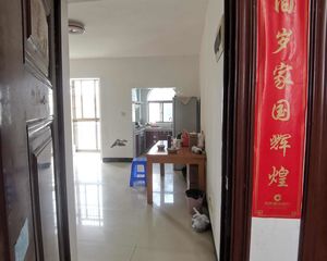 林业新村4房2厅简装158万