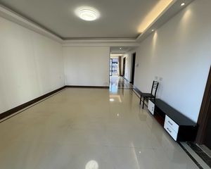 万科公园里4房2厅精装175万