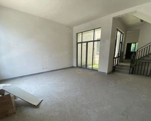 (捡漏)东湖观邸联排别墅,5期,产证342平,位置安静,白胚