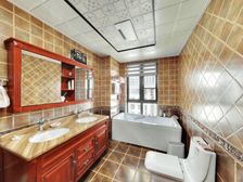 四跃五户型,精装没怎么住过,诚心卖,带双车位