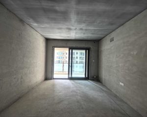 绿地中央广场(一期)小区稀缺毛坯房。