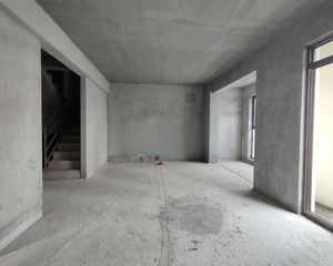 中国锦园 4房2厅350万