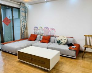 新出炉,3号线地铁,红日山湖,89平,3房2卫,看房方便