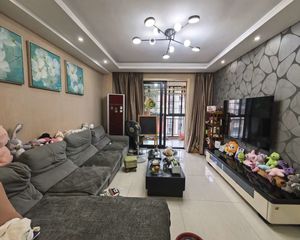 格兰春晨一期3室2厅1卫南北朝向135.0万元/套出售