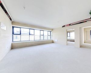 新华路鸢都名著中心双语近 130平 3室2卫南北通透 115