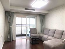 万科精装三房 85平飞机户型 中间楼层 房东置换急售