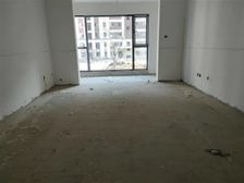 超劲爆区现房,单价一万零几百,河景房即买即装修,可看实体房