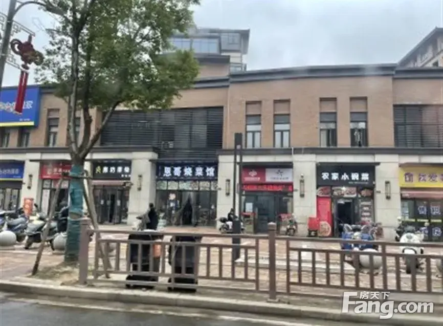 力高君誉城商铺出售,南大一附院沿街商铺,医院正大门的商铺,捡漏2万一