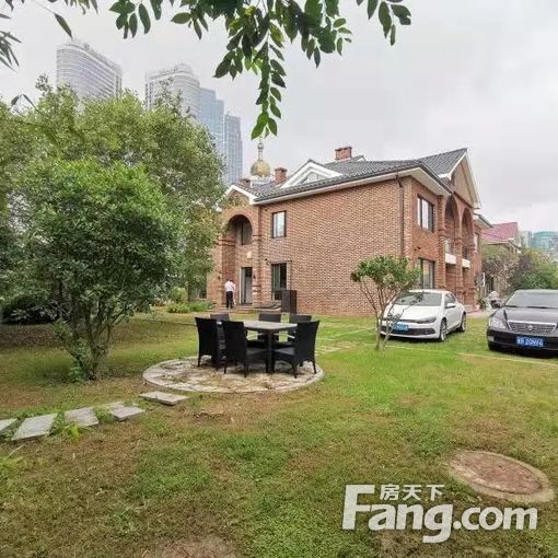 300平院子 明珠花园别墅 五四广场旁 装修直接用