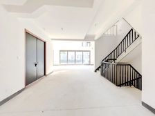 全新毛坯西边户 中间位置 花园方正 视野开阔