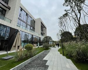 可按揭独栋别墅 新区CBD商务中芯单价9千 送车位前后花园