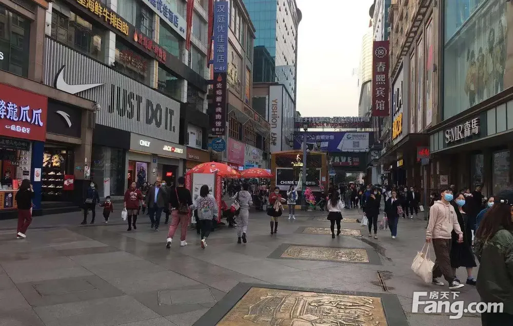 香槟广场商铺商铺出售,春熙路一楼临街铺!年租20万!