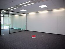 华贸大厦 大量精装写字楼出租 各种面积均有 单价50元起