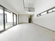 护城河畔,独栋全新毛坯,南进门南花园,大地下室。