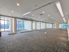 开发商直租60元,免租期90天。楼下就是地铁,配套齐全!