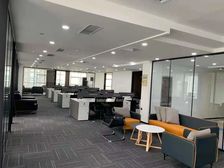 CBD中科大厦560平7房间,精装落地窗,5号线商务区站