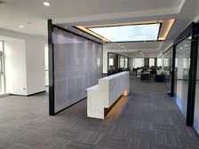 CBD立基上东600平6房间,精装落地窗,5号线众意西路站