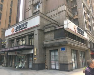 房东诚心出售,年收22万(成都银行)20米开间,人流量大证齐