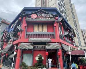 主城区独栋急售,年收55万,非常粥道承租,无抵押,产权清晰