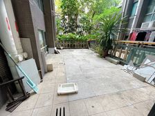 复式带花园 使用空间很大 诚心卖 随时可以看房 约起