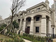 轨道边天然湖景小区,稀却联排别墅,送前后100多平私家花园!