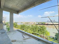 一线江景别墅 总价便宜 可以享受江边风景 使用率高 方便看房