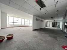 南向望江 电梯口200方 与海珠一河之隔 高楼层一口价出租