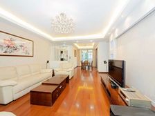 徐汇滨江 多层带电梯 南北通三房两卫 带固定车位 电梯小洋房