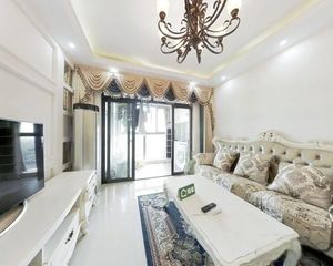 地铁口两房丨精装修全送可拎包入住丨小门位置离地铁更近丨