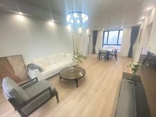 全新装修3房,正对平凉公园位置,看房方便,满五税费少