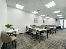 3.4.9号线宜山路站 百丽国际大厦169平米精装修拎包入住