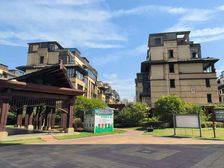 朝阳新城核心区上叠别墅 维护好 低总价 使用面积大 读松柏
