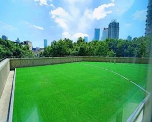店长力荐,电梯复式,带80平朝南大露台,价格好谈,接受置换。