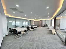 CBD河南大厦250平4房间,精装落地窗,5号线众意西路站