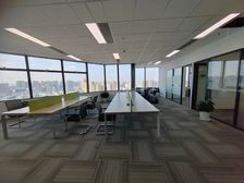 岐山路地铁站 精装216平 带隔断家具 含发票 正对电梯口