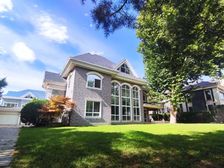 三期D户型精装房,占地1300平,南向集中草坪