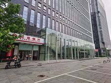 李乃滨推荐首东国际一二三层商铺招租