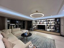 房型正气全明户型,客厅餐厅南北直通,小区景观位置。