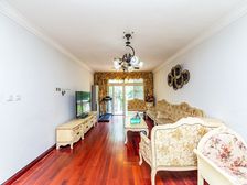 朗琴湾花园别墅花园小区,飞机户型三室送40平花园有固定车位。