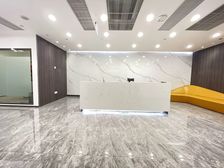 现场实拍江北嘴国金中心锦嘉国际电梯口800平老板室全落地窗