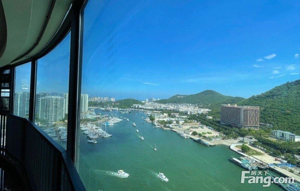 一线海景鸿洲天玺70年奢华市区空中大别墅高端游艇社区