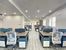 南二环整层精装带家具,免物业费,使用率超高,高区视野好地铁口