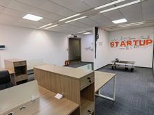 华贸大厦 大量精装带家具写字楼出租 各种面积均有 单价50起