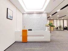 绿地之窗 交通便利330平招租 带家具 可随时看房