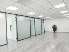 洛克租赁部125平3房间16组工位,楼下安立路地铁站