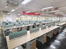 会江地铁口 巨大产业园 精装修800方 低价出租 欢迎咨询