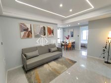 地铁口 次新社区 电梯高层 已经改好精装三房 提包入住位置佳