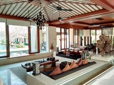 亚洲大豪宅!一线海景独栋别墅!香水湾一号配备私人车库花园泳池