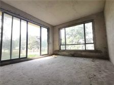 大独栋别墅 四面采光 使用空间很好 花园赠送面积很大 方便看