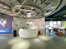 望京保利国际广场半层1100平米精装修带家具随时看房免费带看